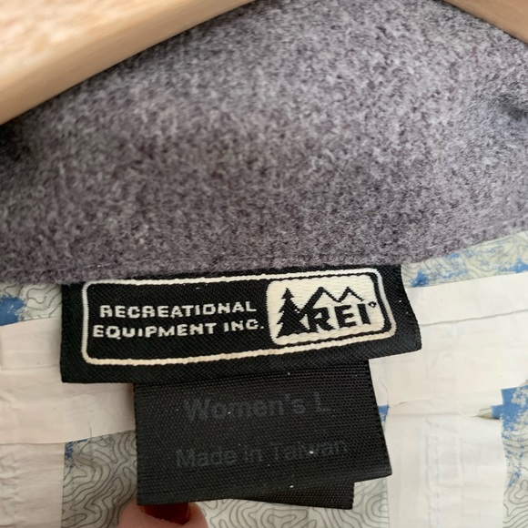 REI Women’s Rain Jacket - Picture 4 of 5